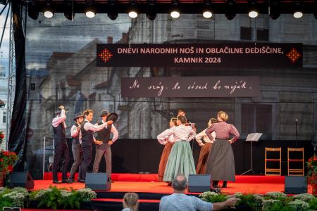 Veselo razpoloženje tudi na drugi festivalski dan Dnevov narodnih noš in oblačilne dediščine v Kamniku (34)